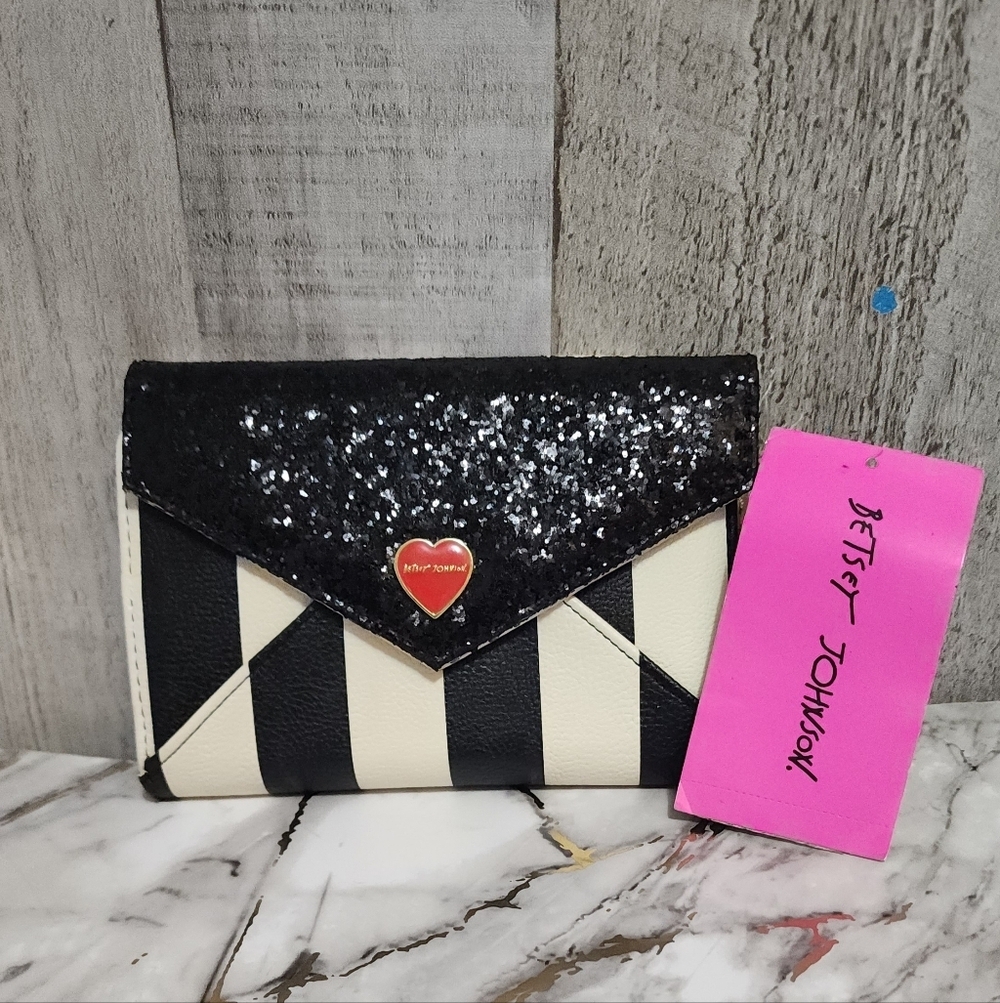 🌷Betsey Johnson "Jet Set" Passport Holder B/W Stripes Glitter 🌷*Imperfections